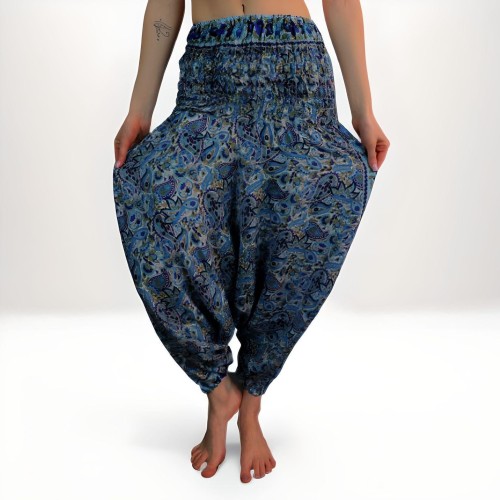Spodnie jogowe haremki Indigo Flow – niebieskie z orientalnym wzorem — Spodnie haremki Indigo Flow z paisleyowym wzorem w