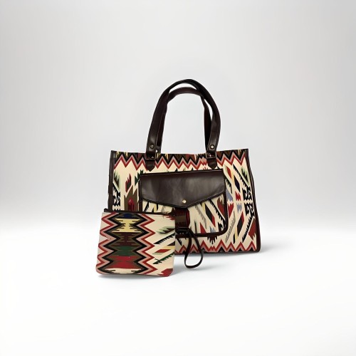 Damska Torba Bawełniana Na Laptop Kilim - Retro — Bawełniana torba damska na laptopa z barwnym wzorem kilim w czerwieni