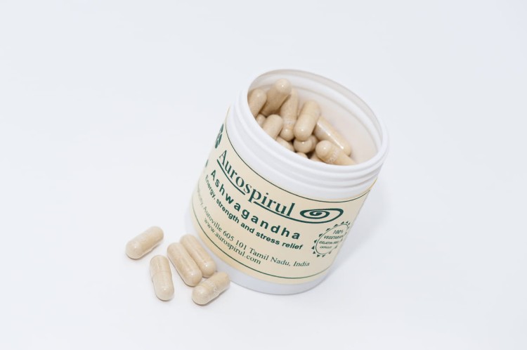 Ashwagandha 100 kaps. 35 g — Ashwagandha (Withania somnifera) zwana także indyjskim żeń-szeniem, jest jednym z